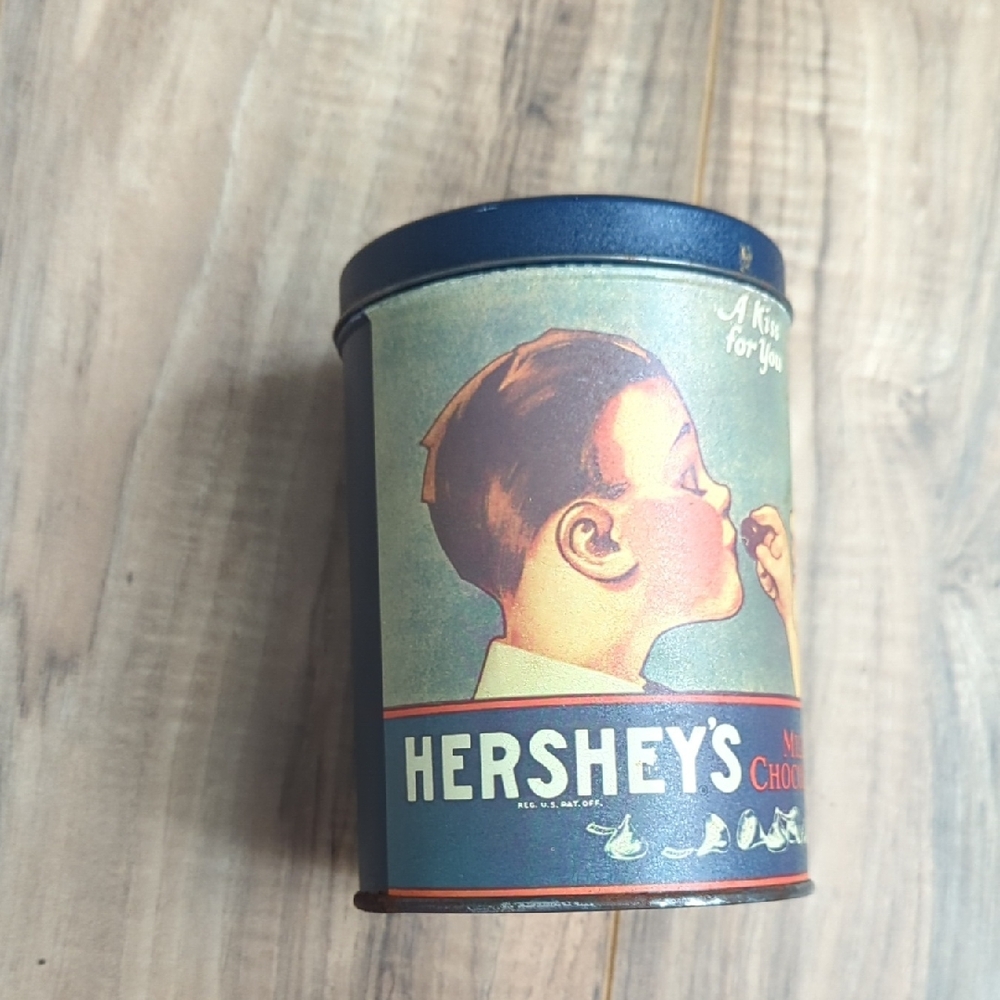 Hershey's Vintage Rare Round Tin From 1980. Collectible Round Tin Hershey's.